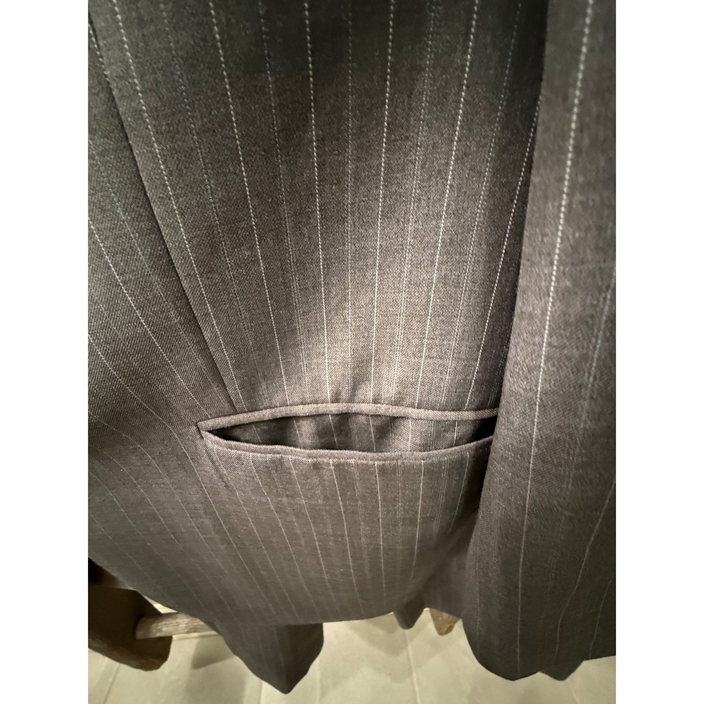 Ralph Lauren Suit 44R Gray Pinstripe Wool 2-Button Jkt and Pleated 40R pants. - Picture 3 of 8